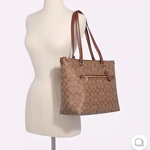 Tote In Signature Canvas - COACH - Picture 2 of 8